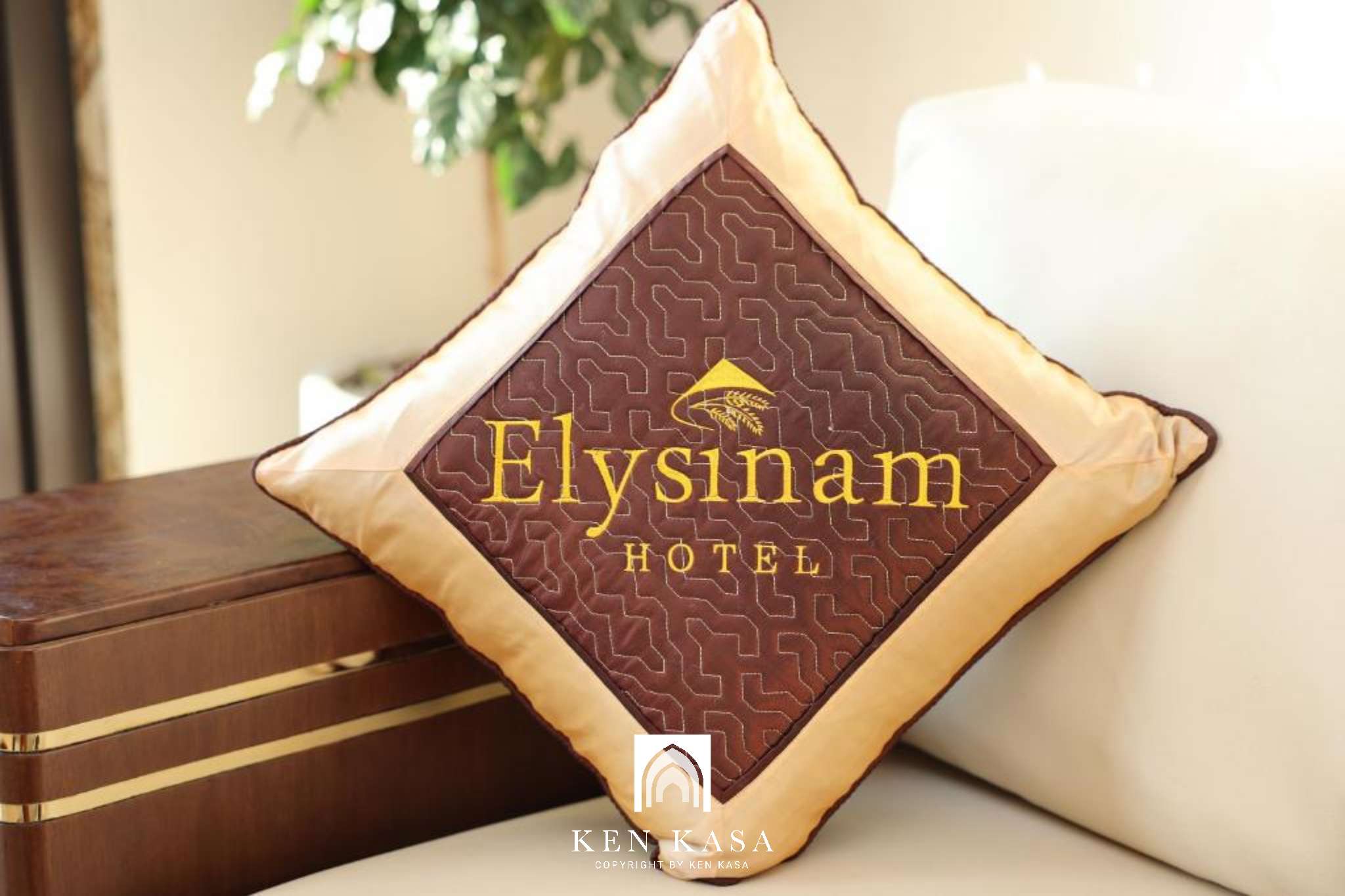 Logo thương hiệu của khách sạn Elysinam Ha Long